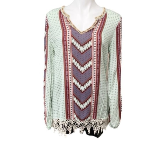 gimmicks by BKE Tops - Gimmicks by BKE Beaded Neck & Crocheted Trim Top Size Medium